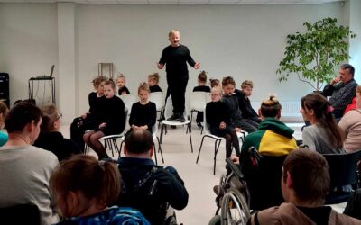 Svečiuose lankėsi Telšių Kranto progimnazijos pradinukai su spektakliu „Voro vestuvės“